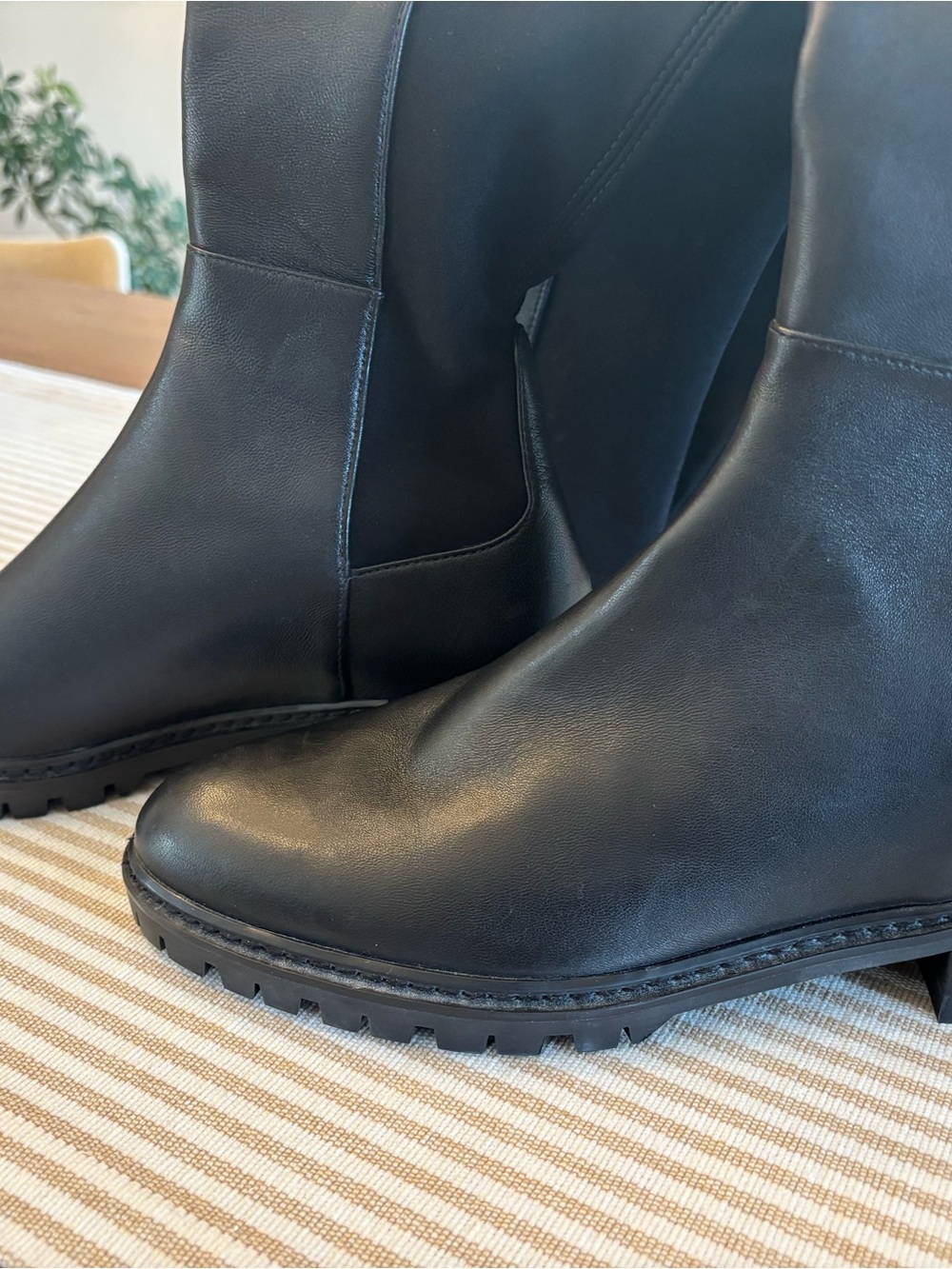 STUART WEITZMAN *Mismatched sizing Black Knee-High Leather Boots - Picture 4 of 10